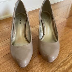 Bandolino. Light Tan. 8 1/2M